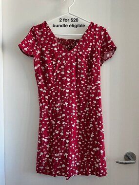 Old Navy Red Floral Smocked-Back Fit & Flare Short Sleeve V-Neck Dress